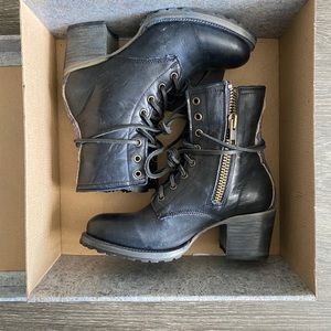 Steve Madden - freebird boots- size 8